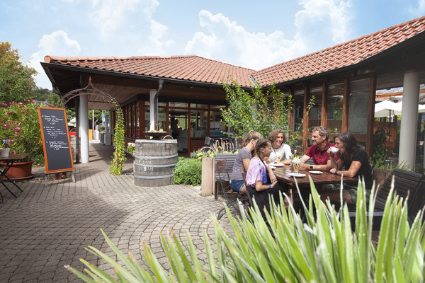 Gemtliche Terrasse im Camping Restaurant